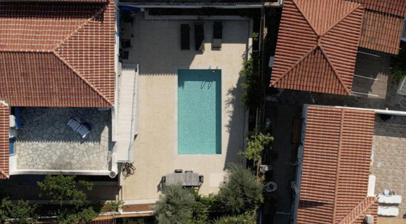 Η απάντηση του Yπουργείο Πολιτισμού: Με άδεια για βόθρο από το 1978 η πισίνα Κασσελάκη στις Σπέτσες